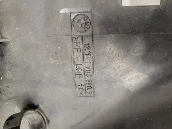 Couvercle de ventilation radiateur OEM 1705580 BMW E39 image 3