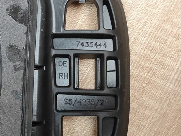 Moulure de toit droite OEM 7435444 pour BMW 8 G16 image 9