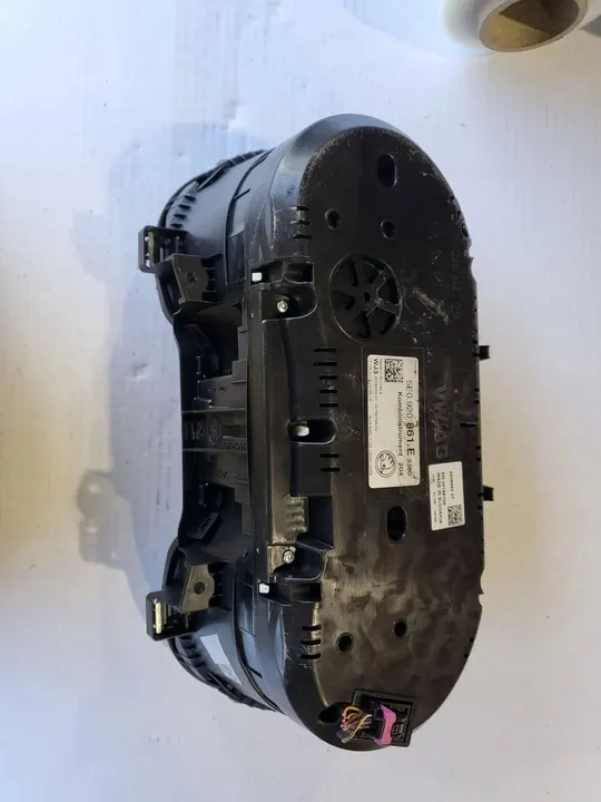 Skoda Octavia Nopeusmittari OE 5E0920861E image 2