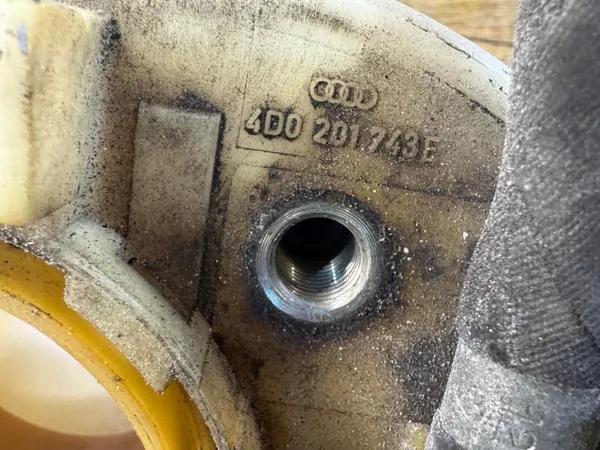 Unité de pompe à carburant OEM 4D0201743E pour Audi A8 image 3