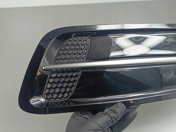 Acabamento da grade direita KIA Stinger 2019 86420J5300 image 3