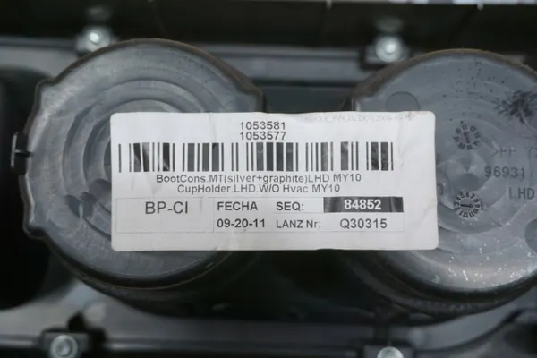 Nissan D40 Getränkehalter OEM D40 CUP HOLDER - Gebraucht image 9