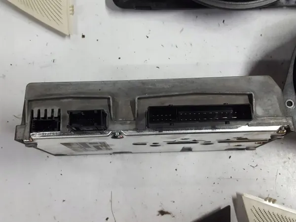 Bang & Olufsen Vahvistin OEM 8T1035223A Audi A5 8T:lle image 6
