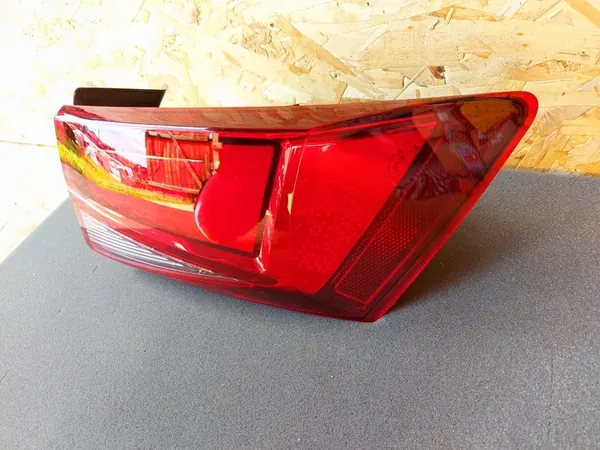 Luz Trasera Derecha Seat Ateca 2016+ OEM 575945208E image 2