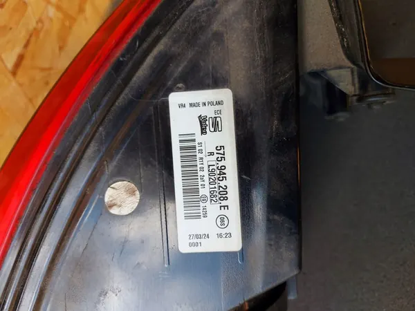 Luz Trasera Derecha Seat Ateca 2016+ OEM 575945208E image 6