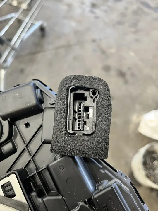 Bakre Vänstra Dörrlås Skoda Superb III image 4