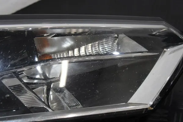 Oikea Etuvalaisin VW Passat B8 3G1941006C image 6