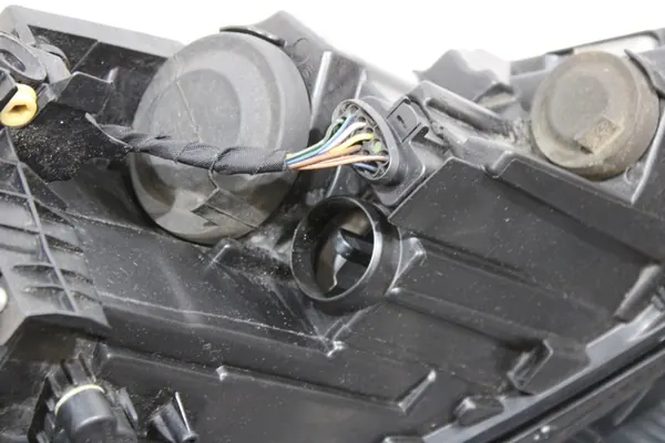 Oikea Etuvalaisin VW Passat B8 3G1941006C image 8