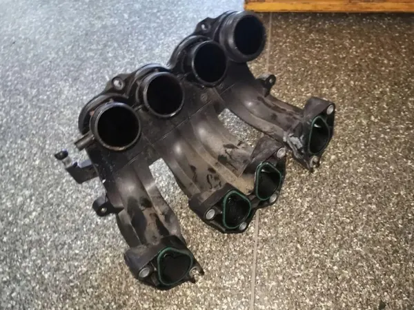 Colector de admisión OEM 06A133206A para VW Golf VIII 1.6L image 3