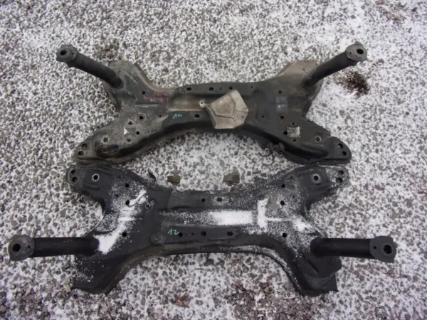 Tornillo de travesaño Toyota Yaris I OEM YARIS SANKI image 2