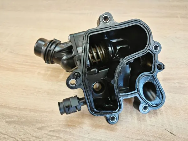 Thermostatgehäuse OEM 8581627 für BMW 2.0D image 4