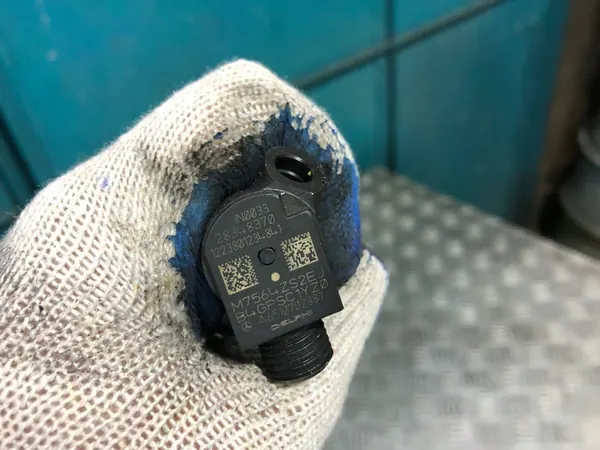 Mercedes Sprinter 906 CDI Injektor A6510702887 image 2