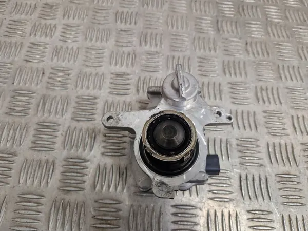 EGR-venttiili Skoda Octavia Mk4 2020 05L131501MV100 image 9