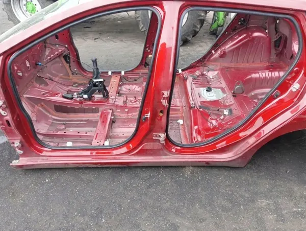 Pilier central gauche OEM 483935 pour Nissan Micra K14 image 2