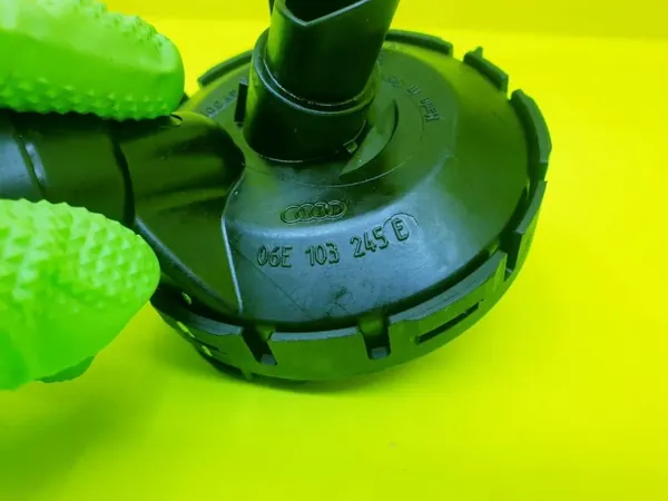 Válvula de purga de aire motor OEM 06E103245E Audi image 5