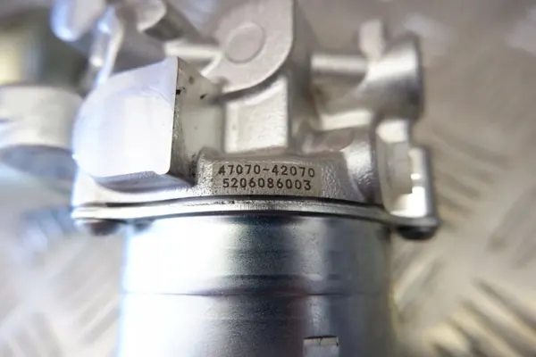 Bomba de vacío OEM 4707042070 para Toyota RAV4 image 4