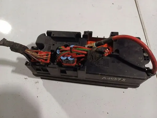 Caixa de Fusíveis Opel Vectra 2002 2.2L 13112918 image 2