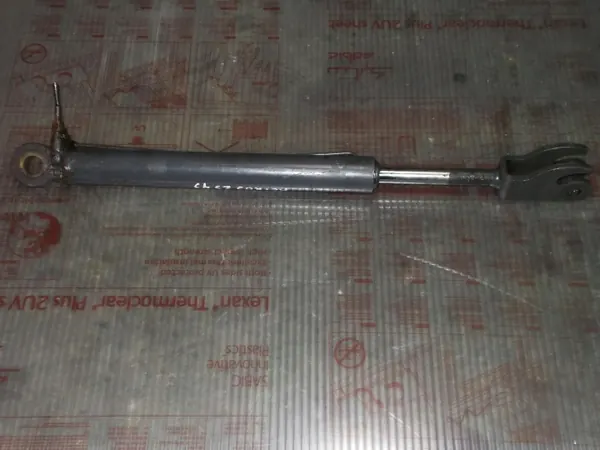 Käytetty ohjaamonnostin OEM 0025531005 MB Actrosille image 2