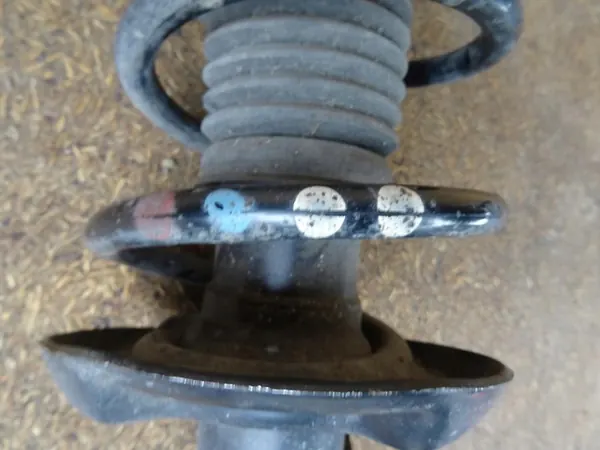 YETI AUDI A3 8P LIFT GOLF VI CADDY McPherson 1K0412331B image 2