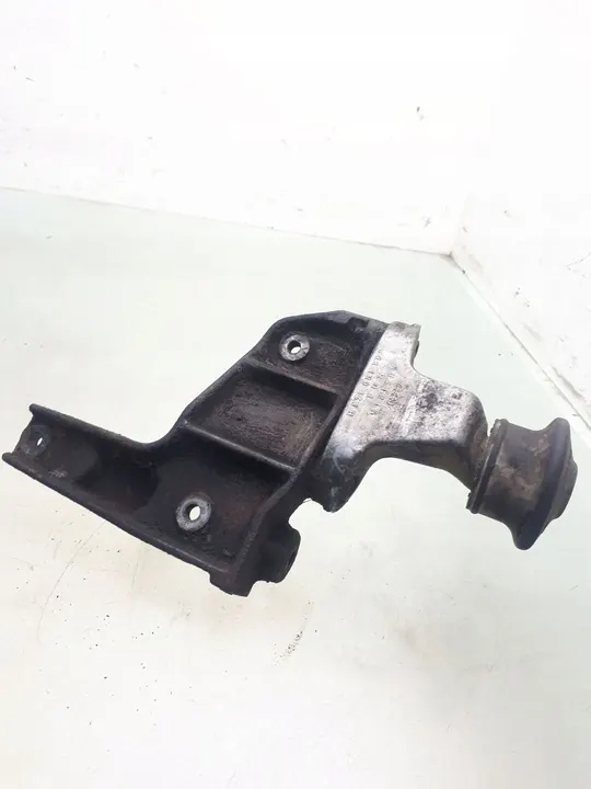 1990 Audi 80 90 B3 Engine Mount 068903145H image 3