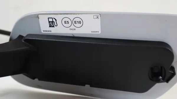 Volvo XC40 bränslelucka OEM 32296804 - Begagnad image 4