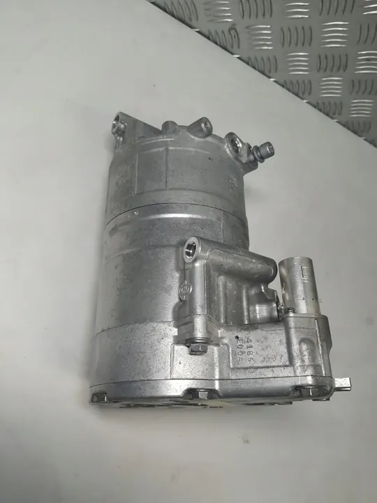 Compresor de Aire Acondicionado Mercedes CLA EQA GLA Clase A A0008302201 image 3