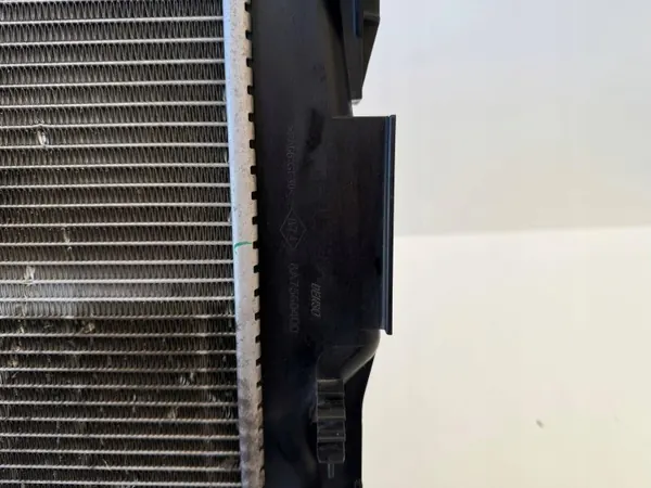Condenseur Climatisation Renault Zoe OEM 921007736R - Occasion image 3