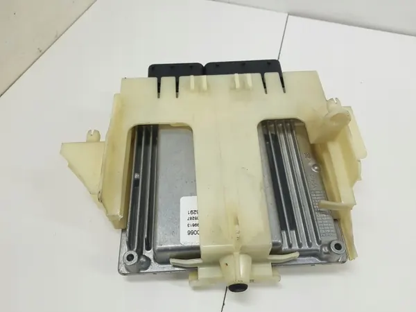Ordinateur Moteur BMW OEM 0281013854 pour E90 image 3