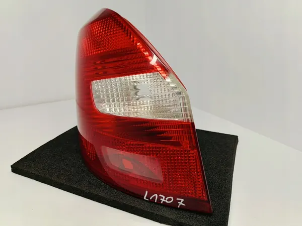 Lámpara trasera izquierda Skoda Fabia II 5J6945095A image 2