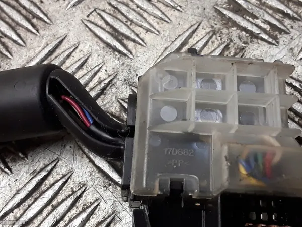 Interruptor Mazda OEM 17d682 - Estado Usado image 5