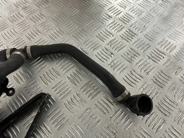 BMW 1 F20 F21 1.6 Turbo Vattenpump 7629918 image 3