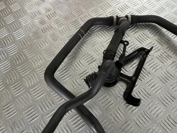 BMW 1 F20 F21 1.6 Turbo Vattenpump 7629918 image 5