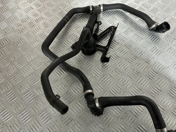 BMW 1 F20 F21 1.6 Turbo Vattenpump 7629918 image 6