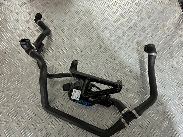 BMW 1 F20 F21 1.6 Turbo Vattenpump 7629918 image 8