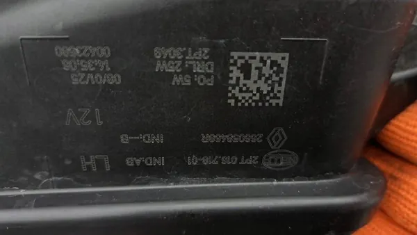 Luz diurna esquerda dianteira OEM 266058468R Renault Captur II image 6