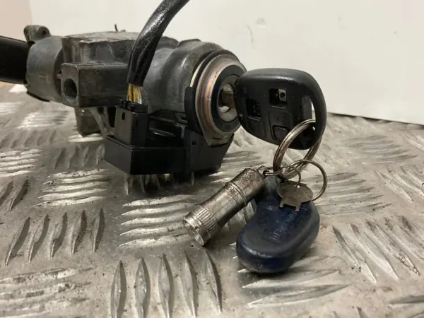 Toyota Avensis T250 2006 Interrupteur OEM 8978305010 image 3