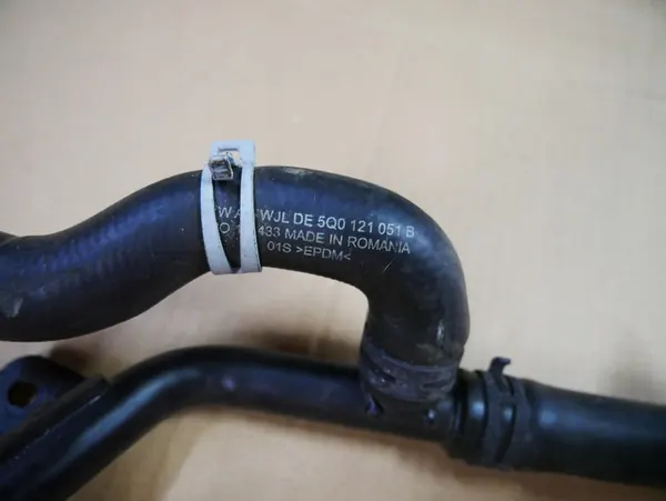 VW SEAT SKODA 1.6 TDI Vesiputki 5Q0121064AR image 4