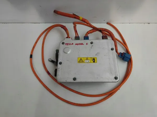 Boîte de jonction régulateur Tesla Model S OEM 102884301B image 2