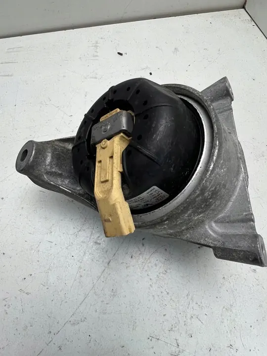 AUDI Moottorin tuki Oikea 8W0199372AB 8W0199372CN image 2