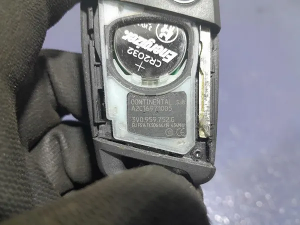 Skoda Superb III oven lukkosylinteri OEM 3V0959752H image 5