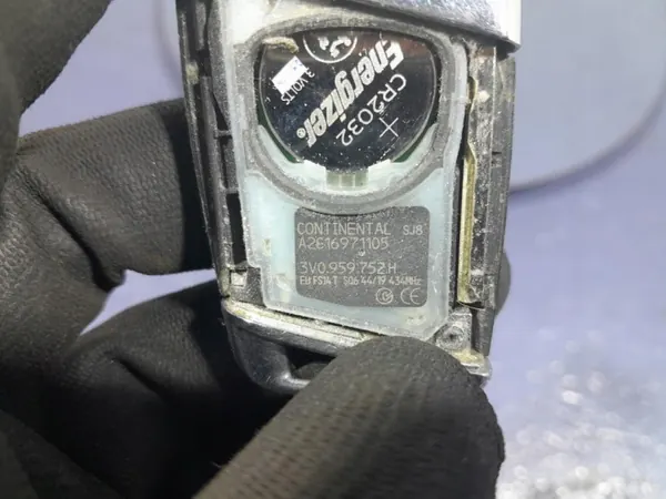 Skoda Superb III oven lukkosylinteri OEM 3V0959752H image 6