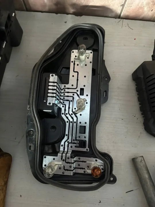 Achterlichtframe Rechts VW Transporter T6.1 OEM 7LA945258 image 2