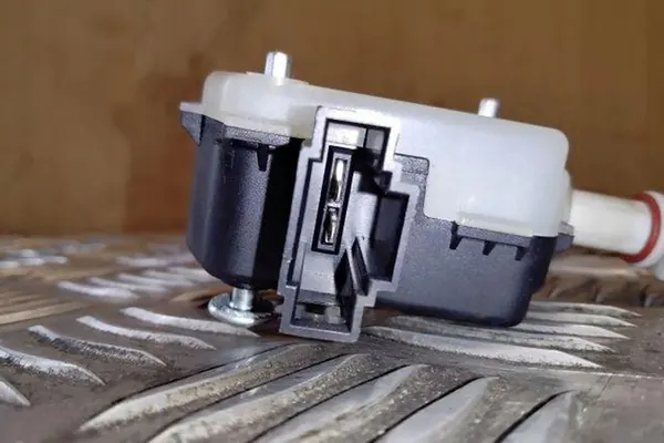 Bränsletankluckmotor VW TOUAREG 1K5959782 image 2