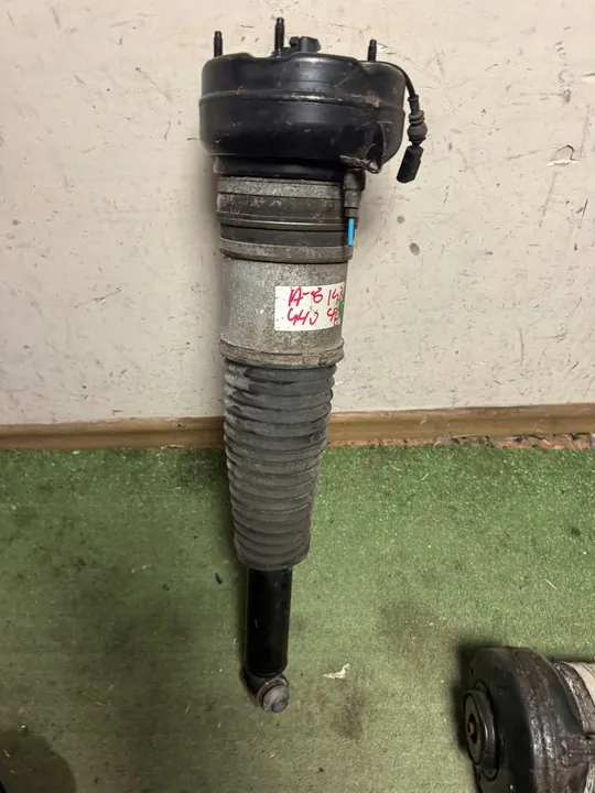 Suspension à air arrière droite Audi A8 D4 4H OEM 260727 image 4