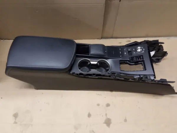 Lexus NX 300h Reposabrazos Elevador OEM G55G - Usado image 2