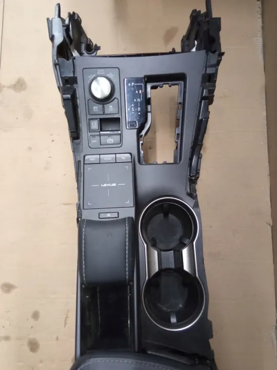 Lexus NX 300h Reposabrazos Elevador OEM G55G - Usado image 4