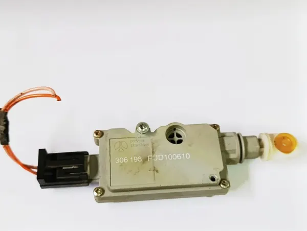 Rover FJD100610 Kofferbaksluiting actuator 214-220 image 2