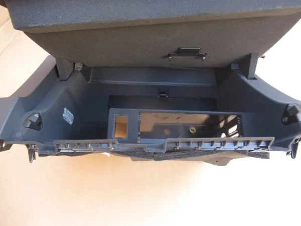 Compartimento consola passageiro Audi Q3 83A F3 83B857035 image 6