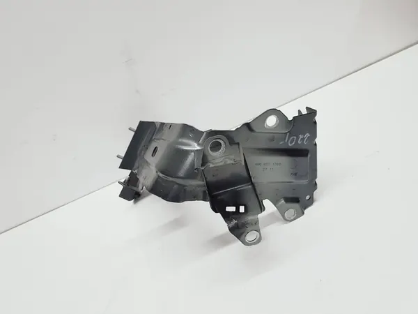 AUDI Q7 4M Front Right Fender Mount 4M0821136B image 1