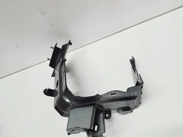 AUDI Q7 4M Front Right Fender Mount 4M0821136B image 2